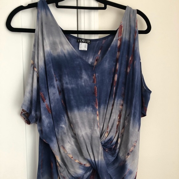 VENUS Tops - Venus Cold Shoulder Top Size Small